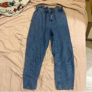 Woman’s Zara high waisted blue jeans 👖